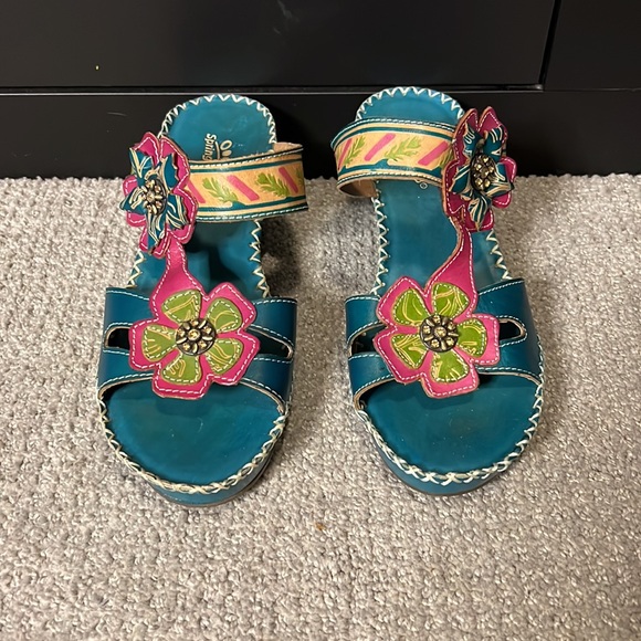 LOVIN’ SPRING STEP FLOWER SANDALS - Picture 2 of 3